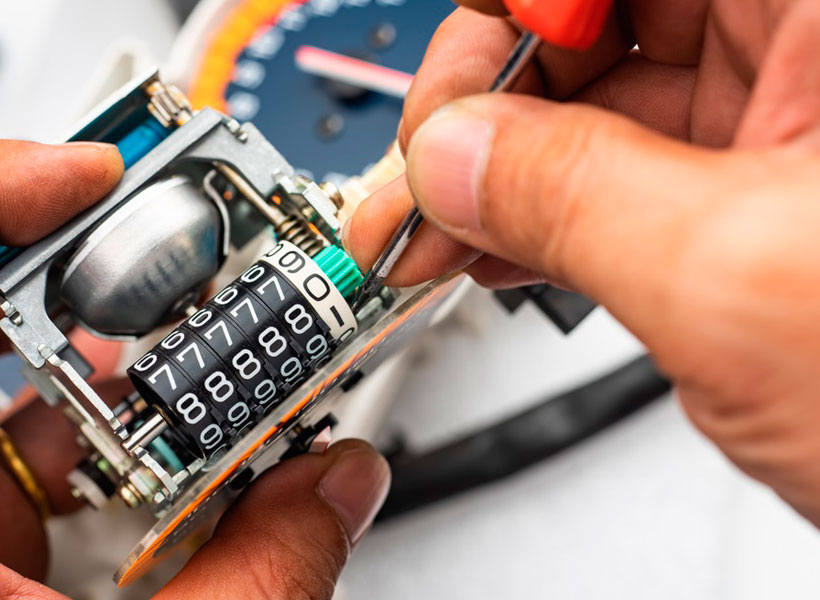 Computer Reprogramming Twin Brothers Automotive